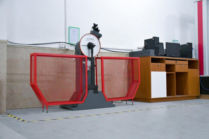 Testovací stroj dopadu